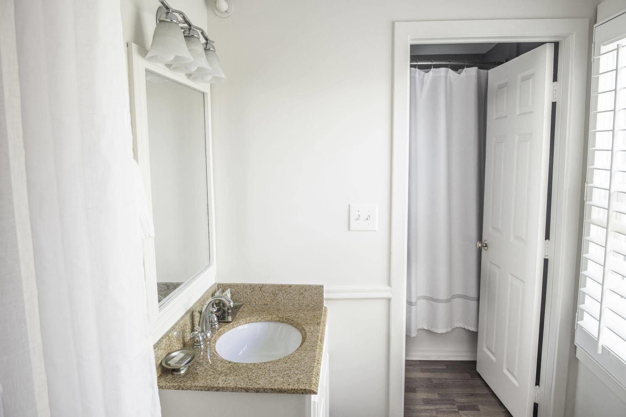Vineyard Square Hotel And Suites Edgartown Ngoại thất bức ảnh